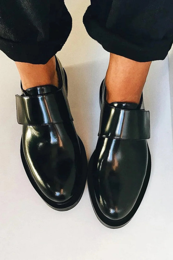 IRIS | Elegant shiny loafers with a strap for a flawless style