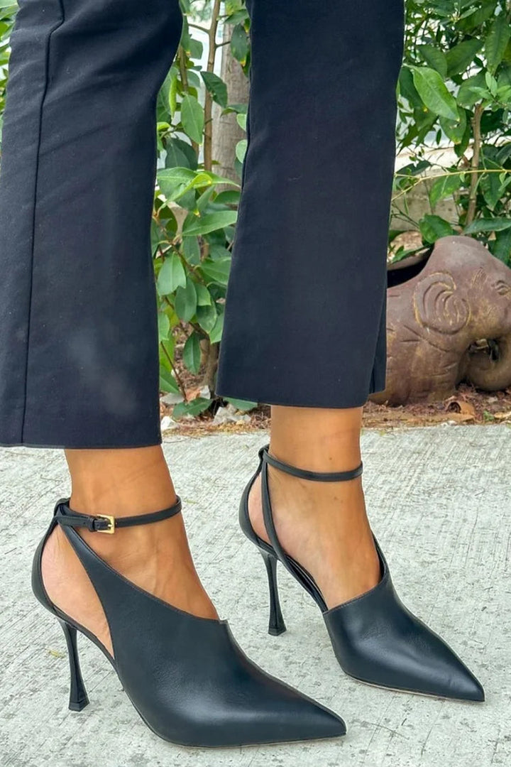 FLAVIA | POINTED TOE COURT SHOES WITH ANKLE STRAP