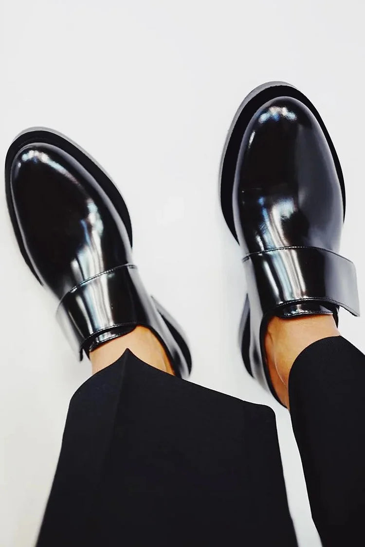 IRIS | Elegant shiny loafers with a strap for a flawless style