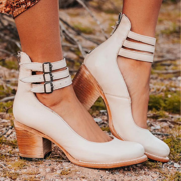 GINEVRA | COURT SHOES WITH STRAPS