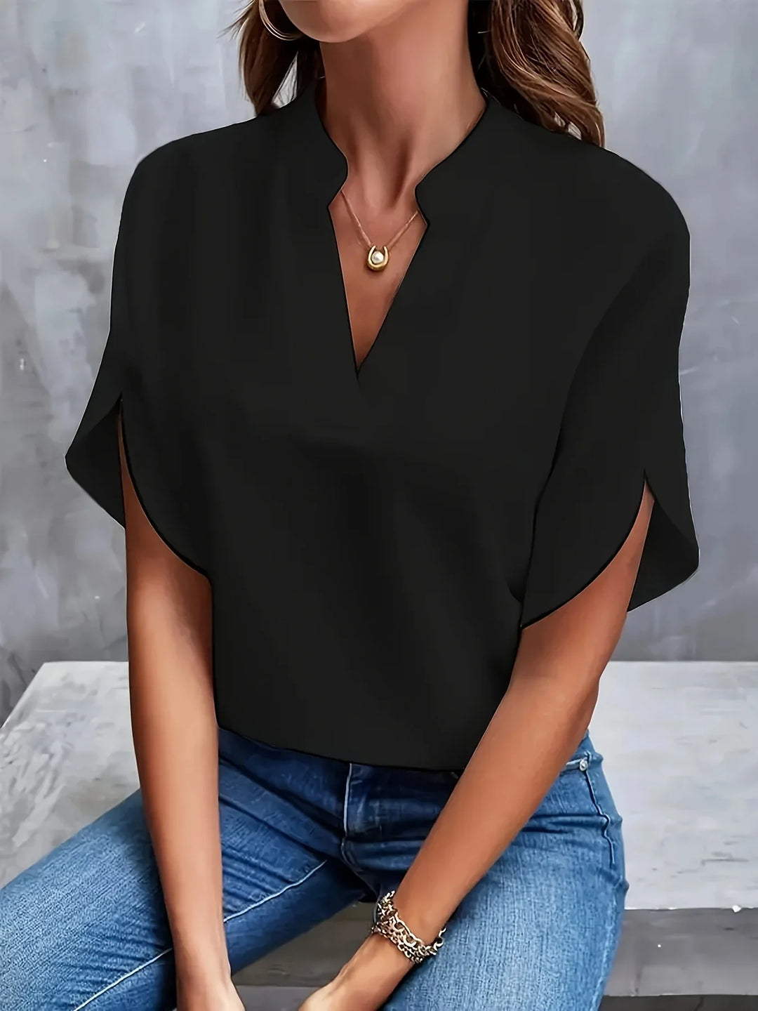 Thalia | Elegant blouse with refined cut