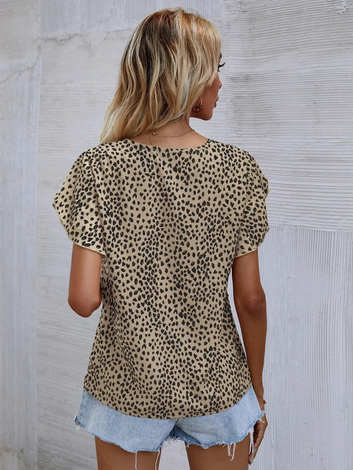 Cassidy | Chic blouse with abstract print