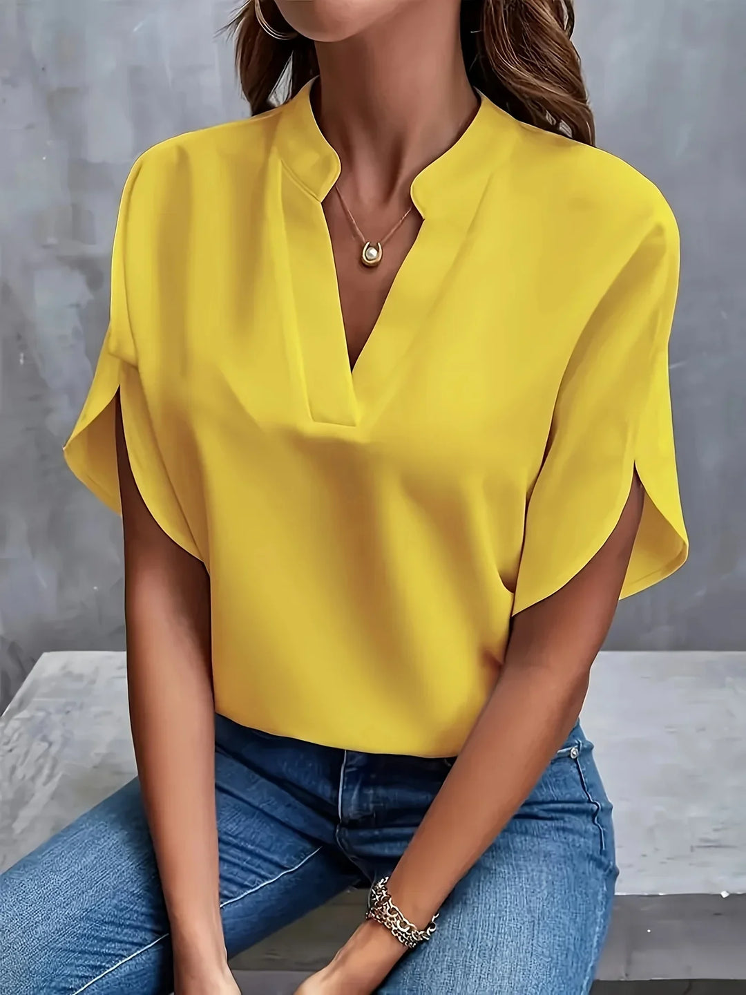 Thalia | Elegant blouse with refined cut