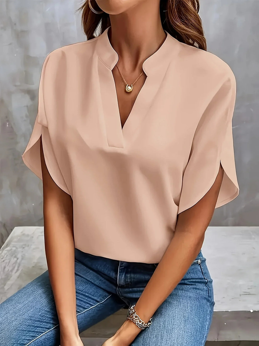 Thalia | Elegant blouse with refined cut