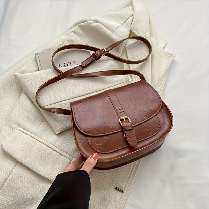 Evelyn | Classic Saddle-Shaped Shoulder Bag