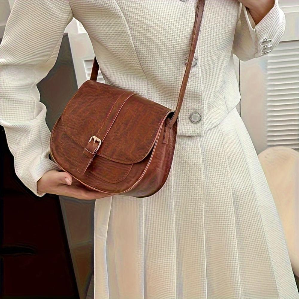Evelyn | Classic Saddle-Shaped Shoulder Bag