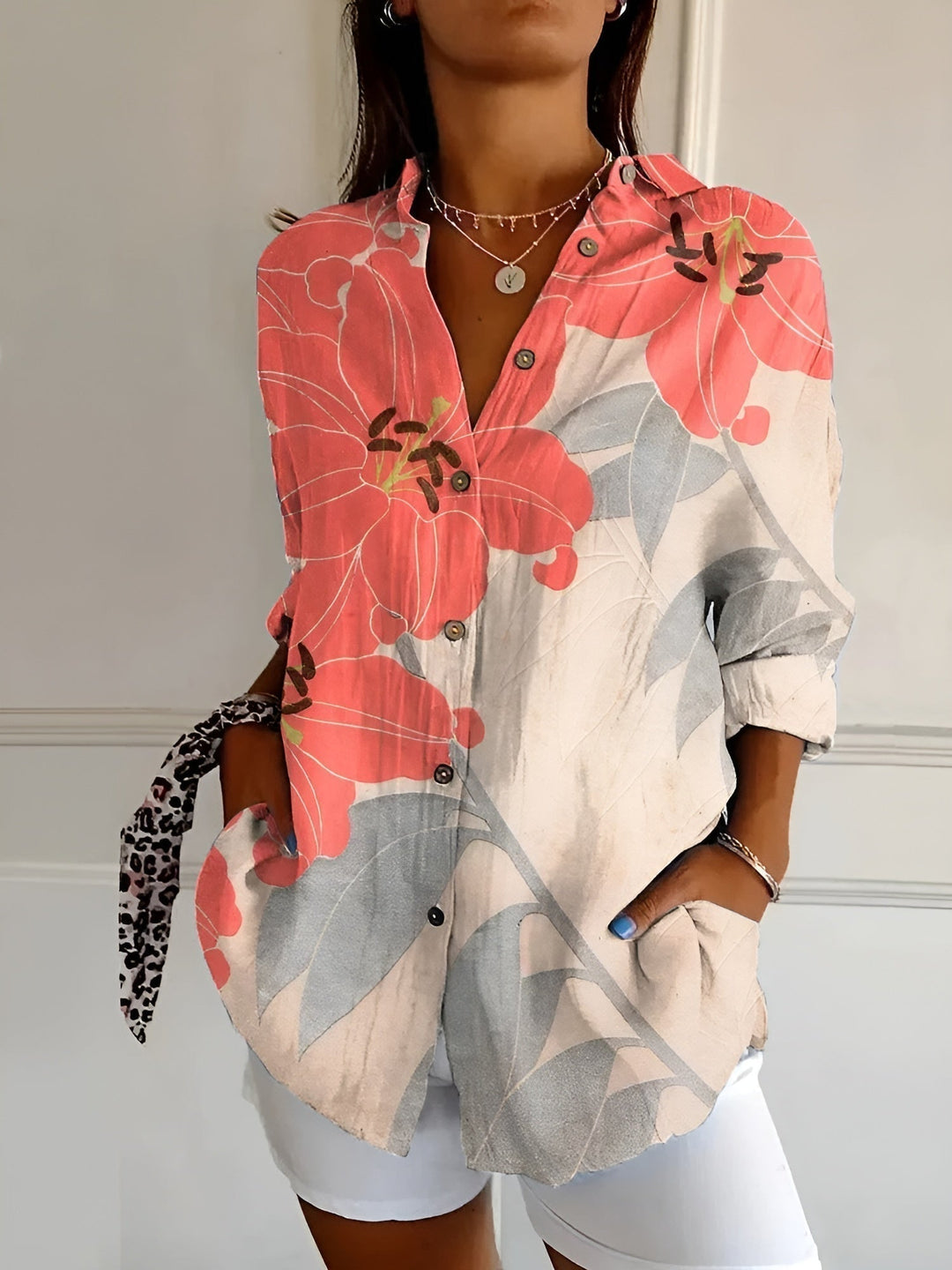 Avril | Elegant blouse with playful prints